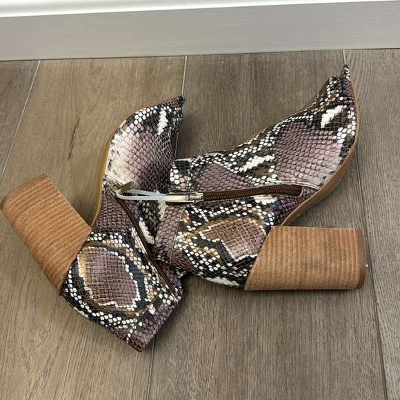 NEW! Vince Camuto Bronze Snake Print Fedrilla Open Toe Bootie - Size 7.5 - Picture 8 of 11